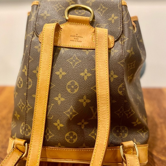 Louis Vuitton Montsouris MM Backpack - Picture 4 of 9